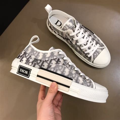 dior converse shoes price.